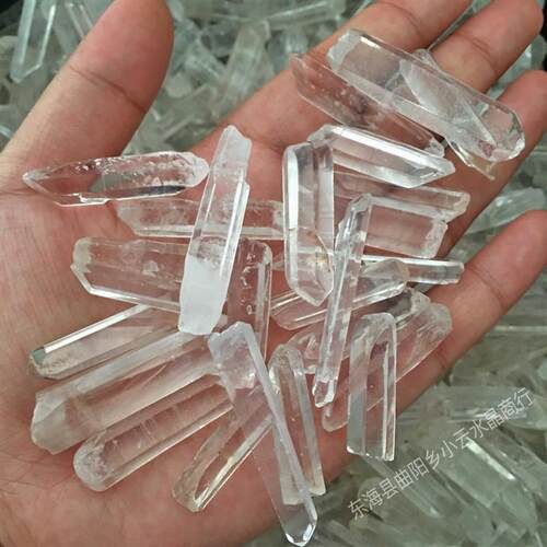 A hundred grams polish the natural white crystal pillar ston