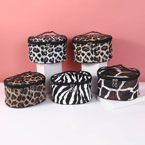 U.S. Leopard makeup packs have a large volume of punctuated