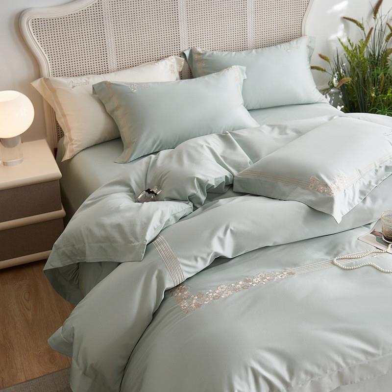 Four sets of high-end luxurious bedware with high-tempered e