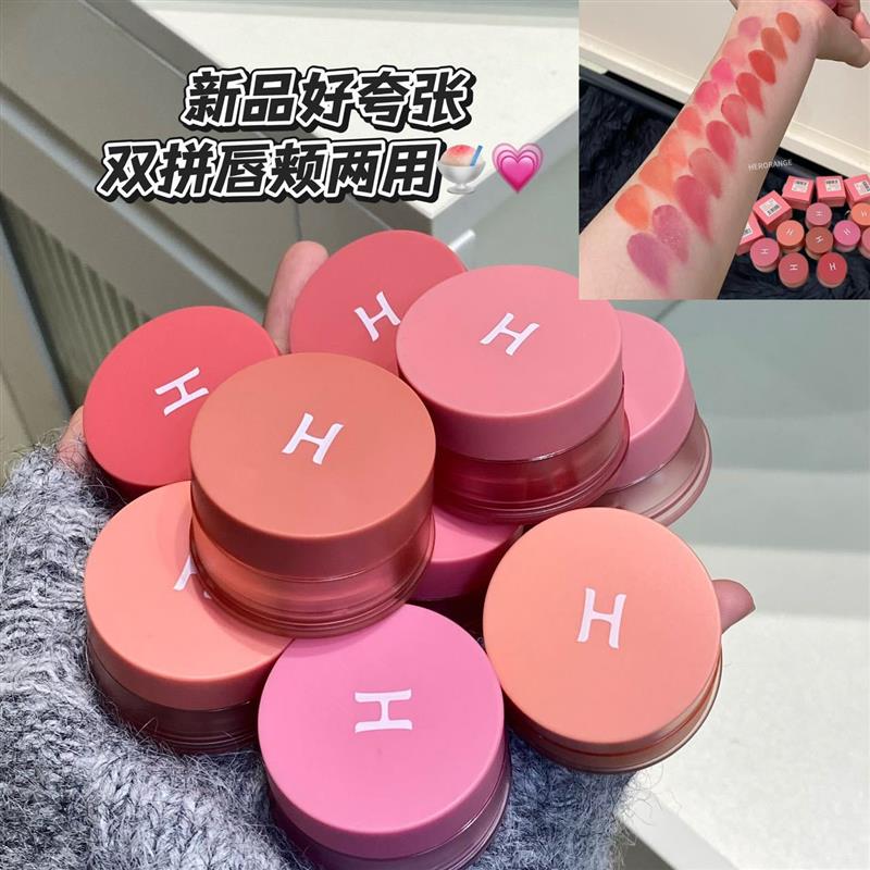 /i1 /cH30D3D3F4Peach veils to the fogic cheeks. /cHFFFFFF