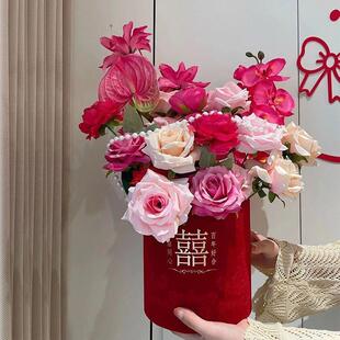 The wedding room is equipped with a tweezer and a wedding be