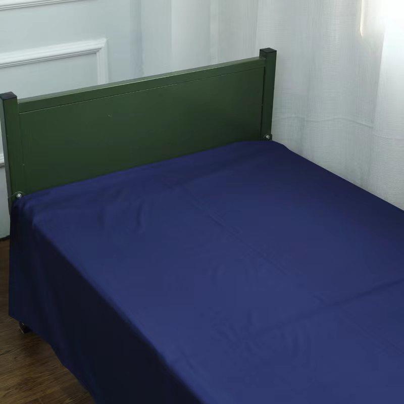 The white-style military training bed is built on and under
