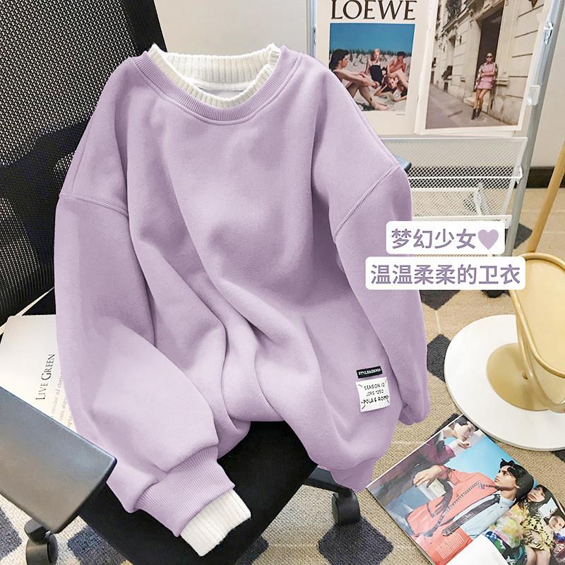 The womens velvet suit is custom-made for two long-sleeved,