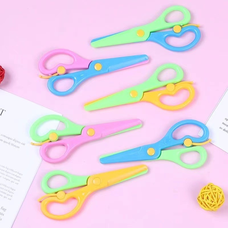 Lace-edge scissors for kindergarten children's art and cra