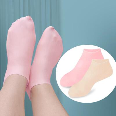 Silicone socks for preventing dryness and cracking, silicone