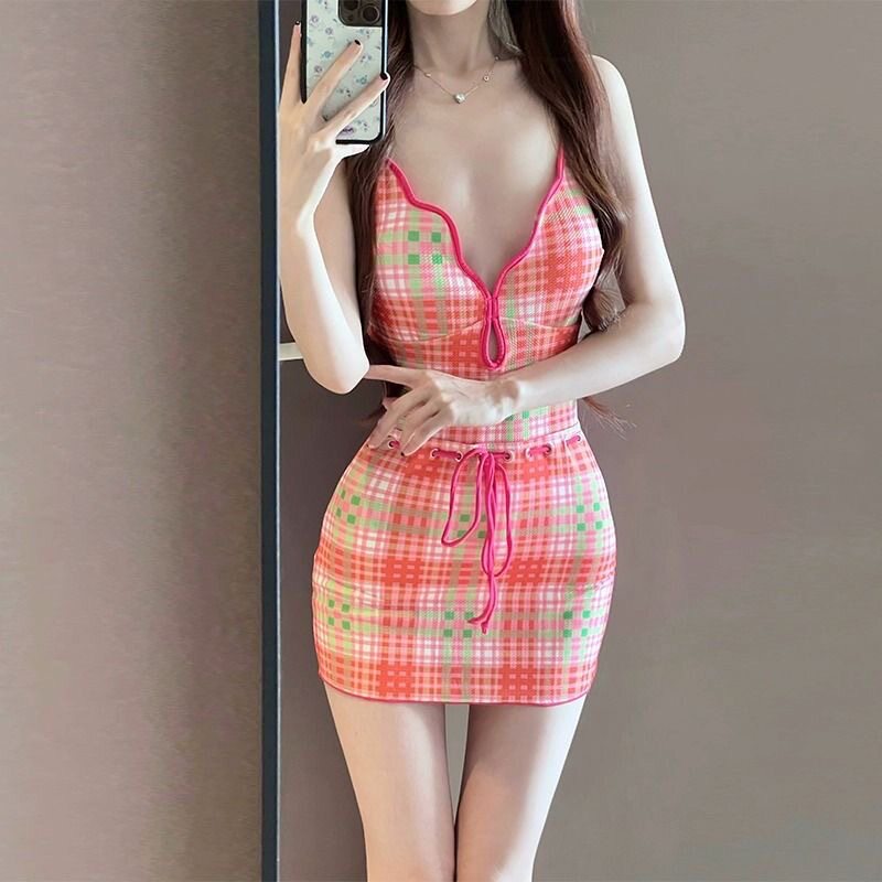 女格子吊带遮肉显瘦泳衣两件套