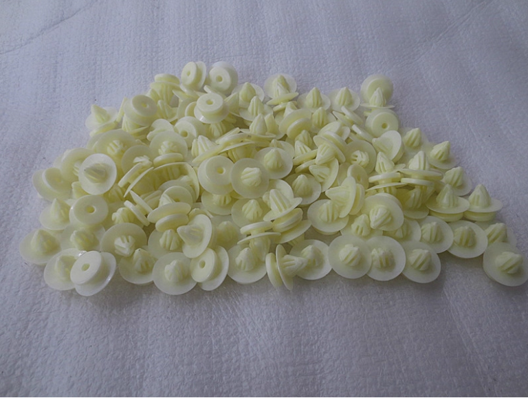 适配三菱帕杰罗V73V77V93V97侧窗框内饰板卡扣门槛踏板卡扣