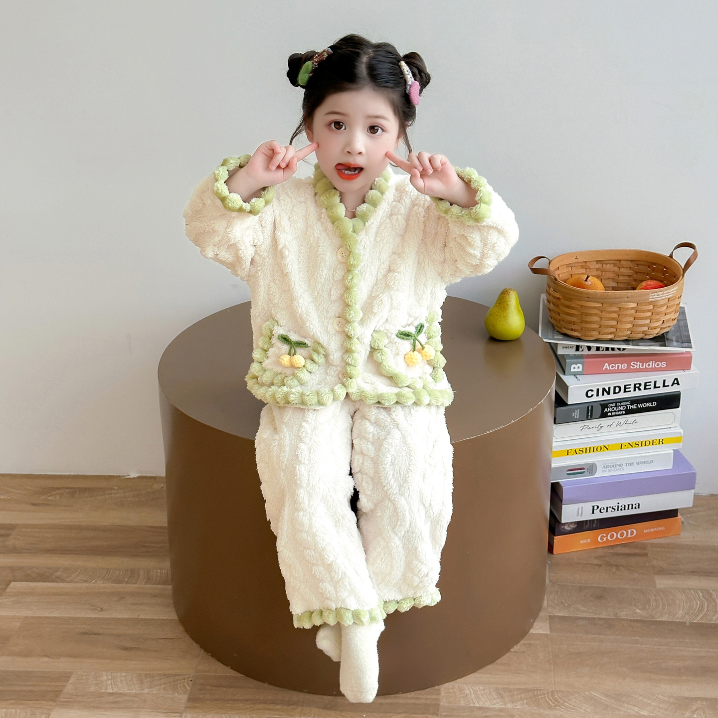 儿童睡衣女童秋冬款2025新款珊瑚绒法兰绒花边女宝宝家居服套装