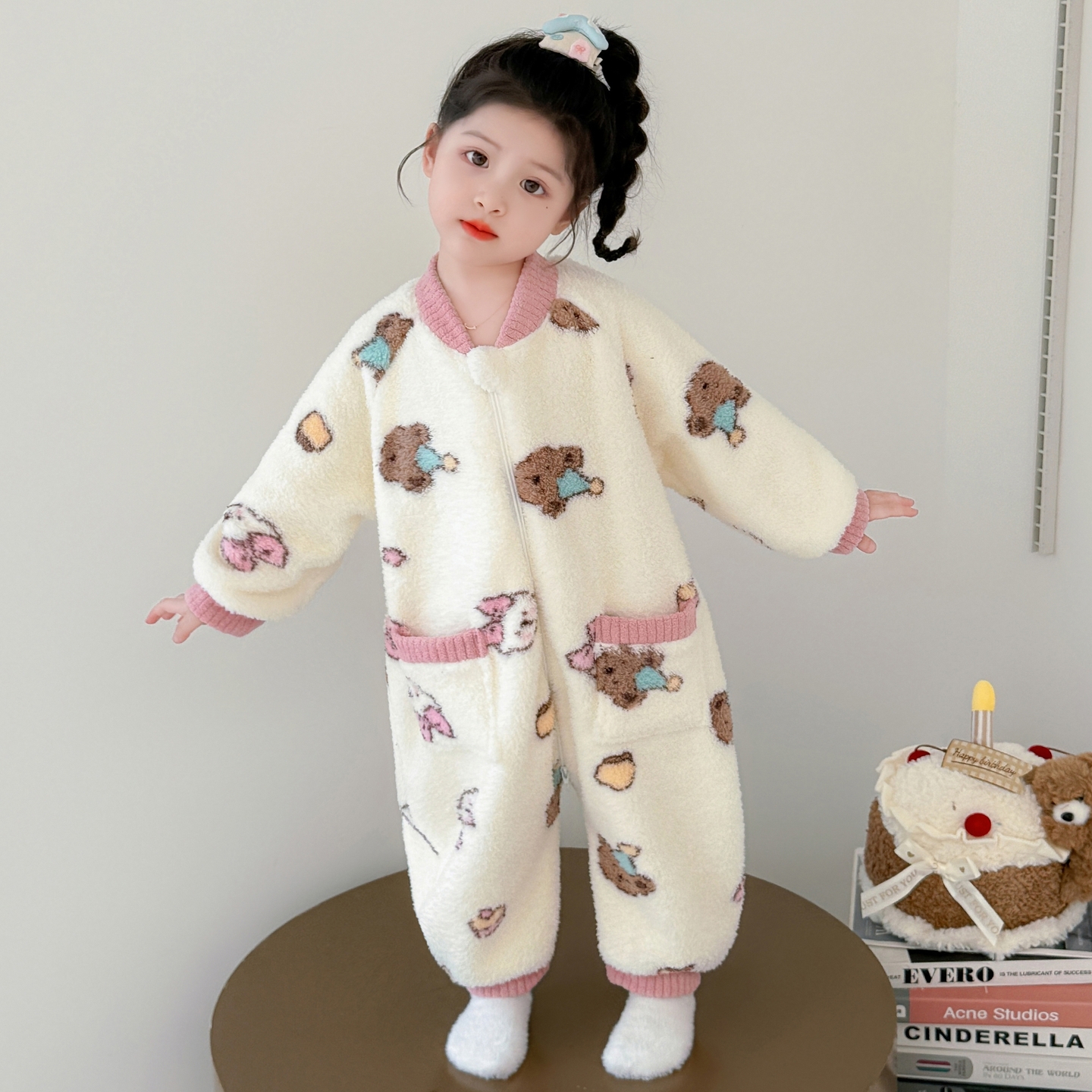 儿童睡衣女童秋冬款2025新款珊瑚绒卡通小熊女宝宝家居服连体睡衣