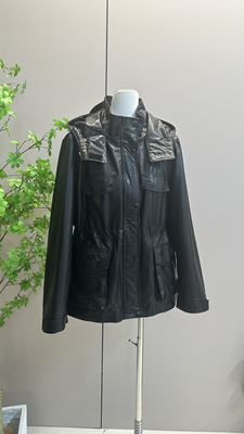 油蜡牛皮鹅绒收腰真皮羽绒服女款2025新款冬装外套多口袋连帽皮衣