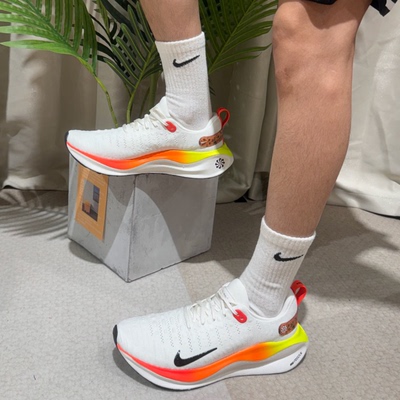 耐克Nike男鞋轻便飞线透气跑步鞋