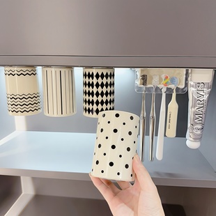 牙刷置物架情侣磁吸漱口杯子洗漱口杯儿童牙缸壁挂式一家三口四口