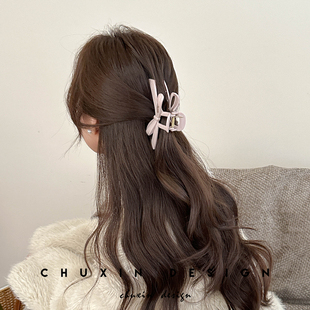 蝴蝶结字母高级感抓夹2025春夏新款盘发发抓鲨鱼夹多发量发夹韩国