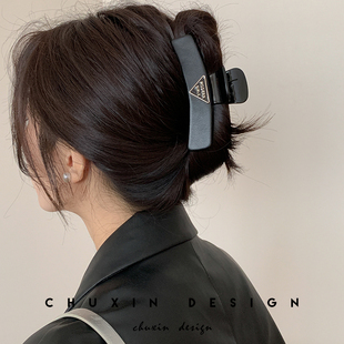 高级感pu皮气质后脑勺盘发鲨鱼夹复古网红抓夹多发量发夹头饰韩国