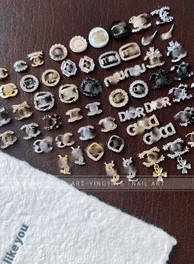 颖颖美甲新品立体锆石满钻大牌LOGO金属饰品爆款小香风吊坠锆石钻