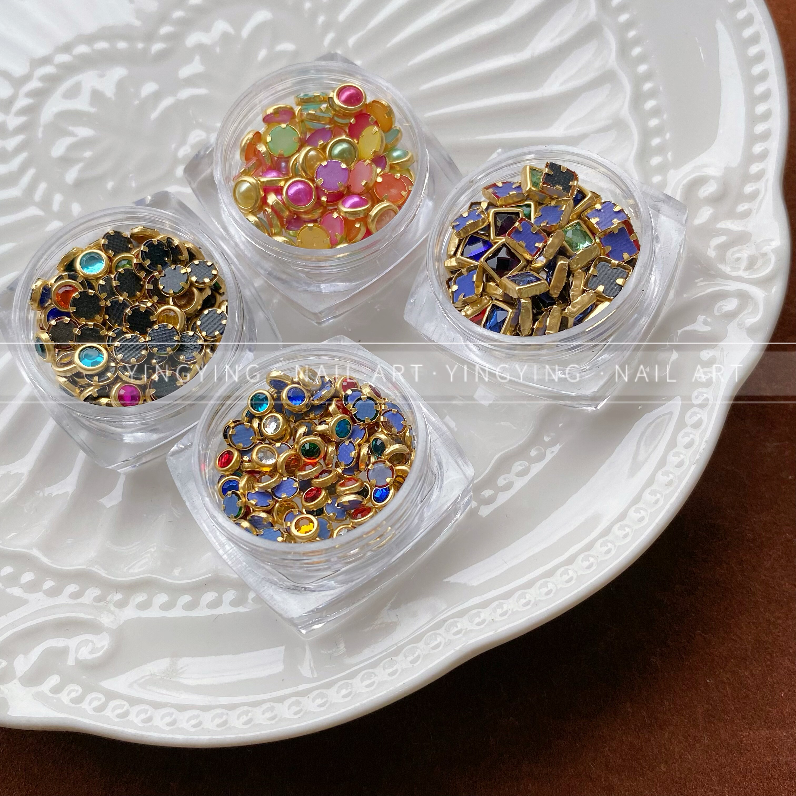 颖颖美甲宫廷复古镶边铆钉金属包边彩色钻珍珠老钱风ins美甲饰品