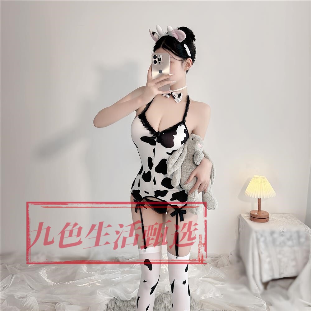 性感纯欲甜美少女风奶牛印