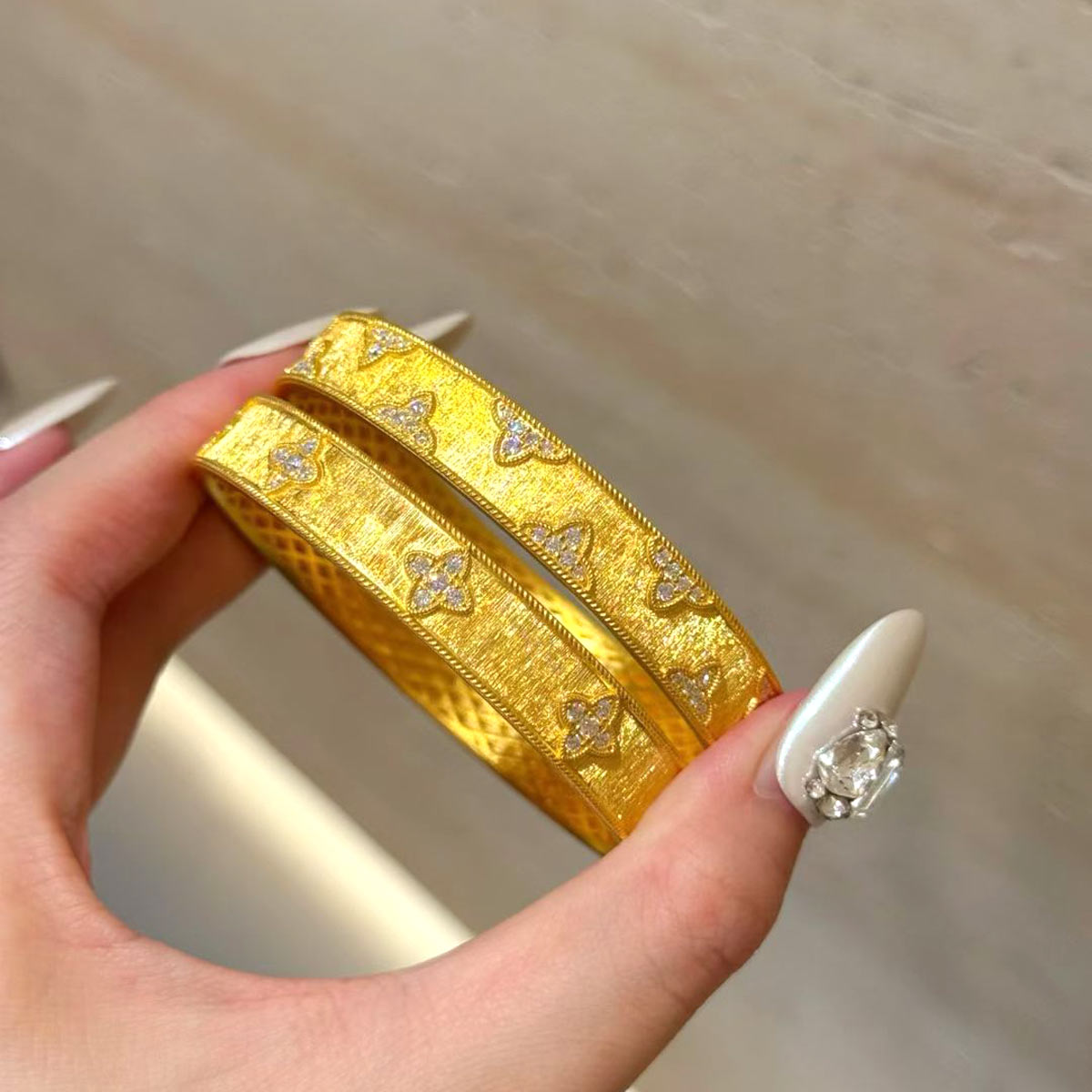 足金拉丝四叶草黄金手镯轻奢新款