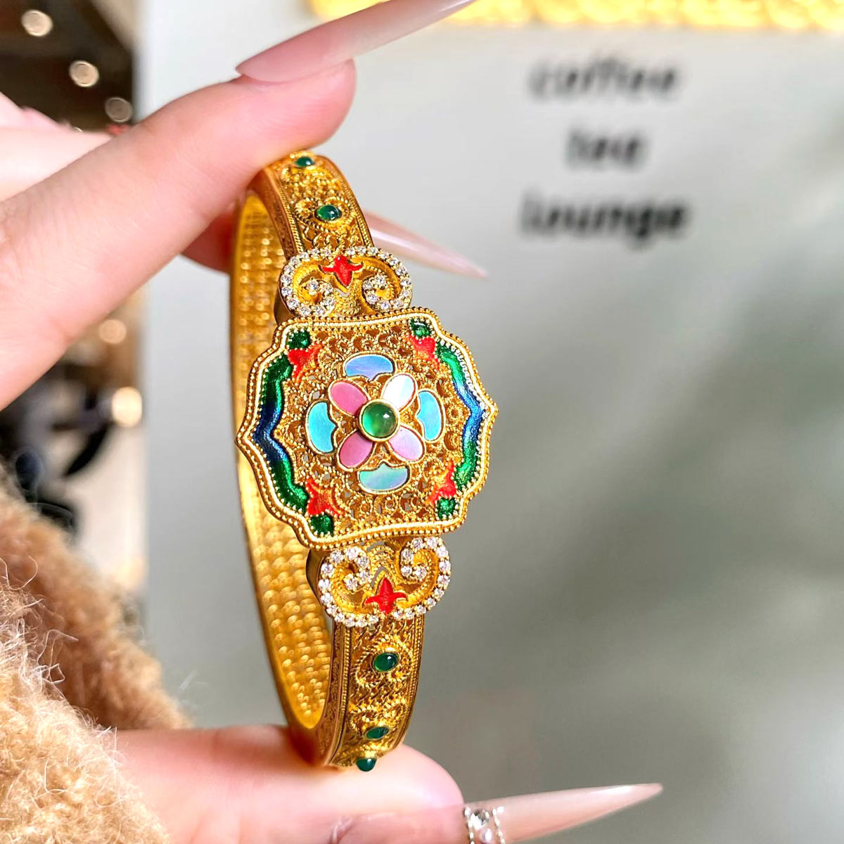 足金螺钿卡扣贵妃黄金手镯复古风