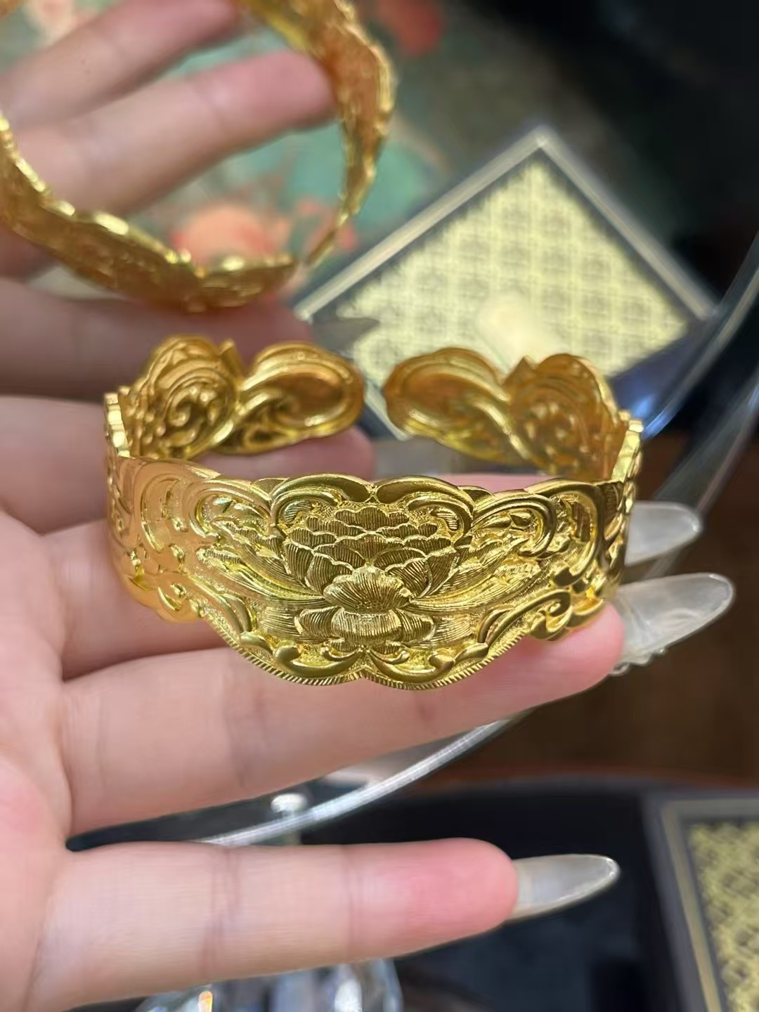 足金999錾刻荷花黄金手镯国风新款定制送礼