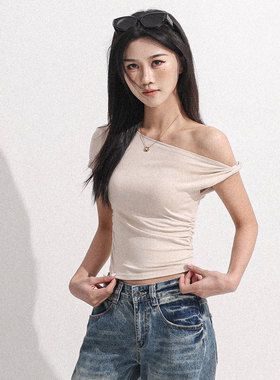 一字肩褶皱纽结短袖t恤女2026春夏辣妹露肩短款纯欲风打底衫上衣