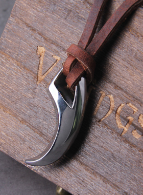 Never Fade Wolf Fang Tooth Spike Pendant Necklace Men Women