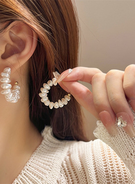 2023 New C-shaped Imitation Pearl Earring Fashion Design