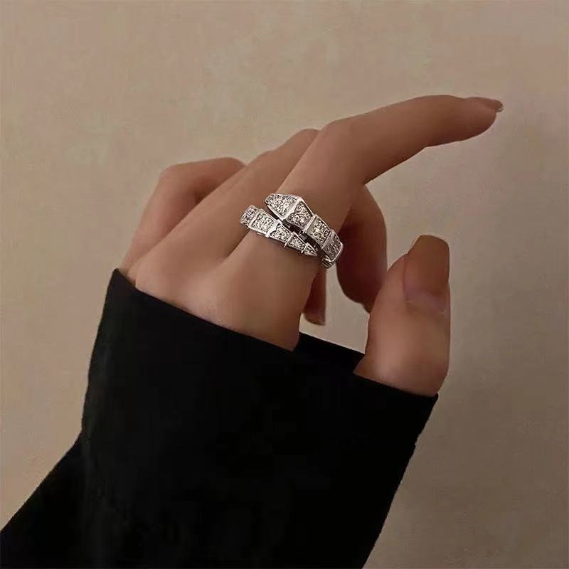 Luxury Sliver Color Crystal Snake Shape Ring for Women Girl