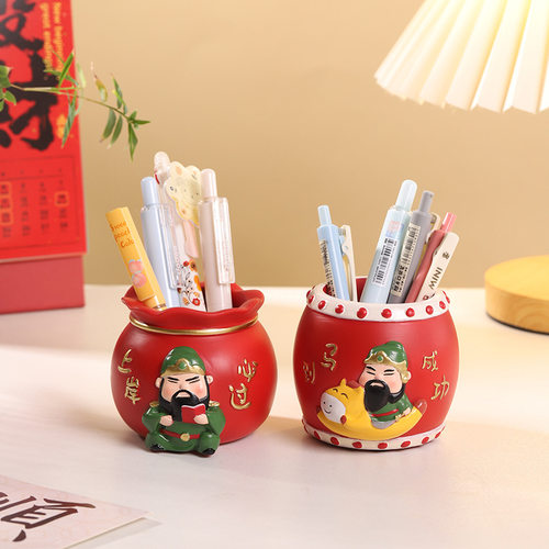 新品关公树脂笔筒马年
