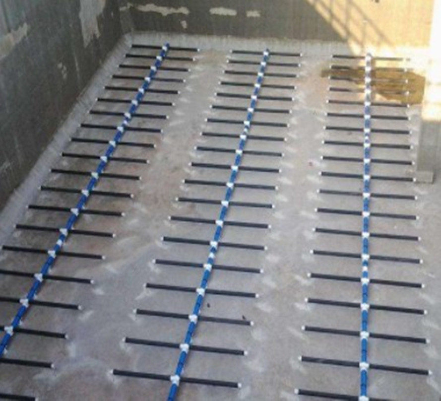 硅胶曝气盘 曝气管污水治理池底安装 支架 管道 蓝色膜片卡箍管式