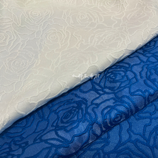 白色深蓝色玫瑰花织锦提花布料立体凹凸肌理汉服旗袍设计热卖面料