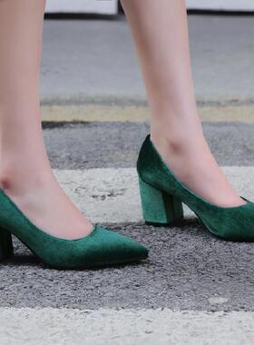 外贸婚鞋金丝绒尖头粗跟工作大码高跟绿色单鞋 40 43 小码 32 htm
