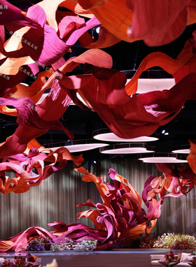 大型婚礼红色系手工立体塑性纸艺飘带中庭天井吊饰氛围感美陈装置