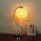 台灯现代创意网卧室台风婚房灯饰书房简约红灯温馨床头灯玻璃结婚