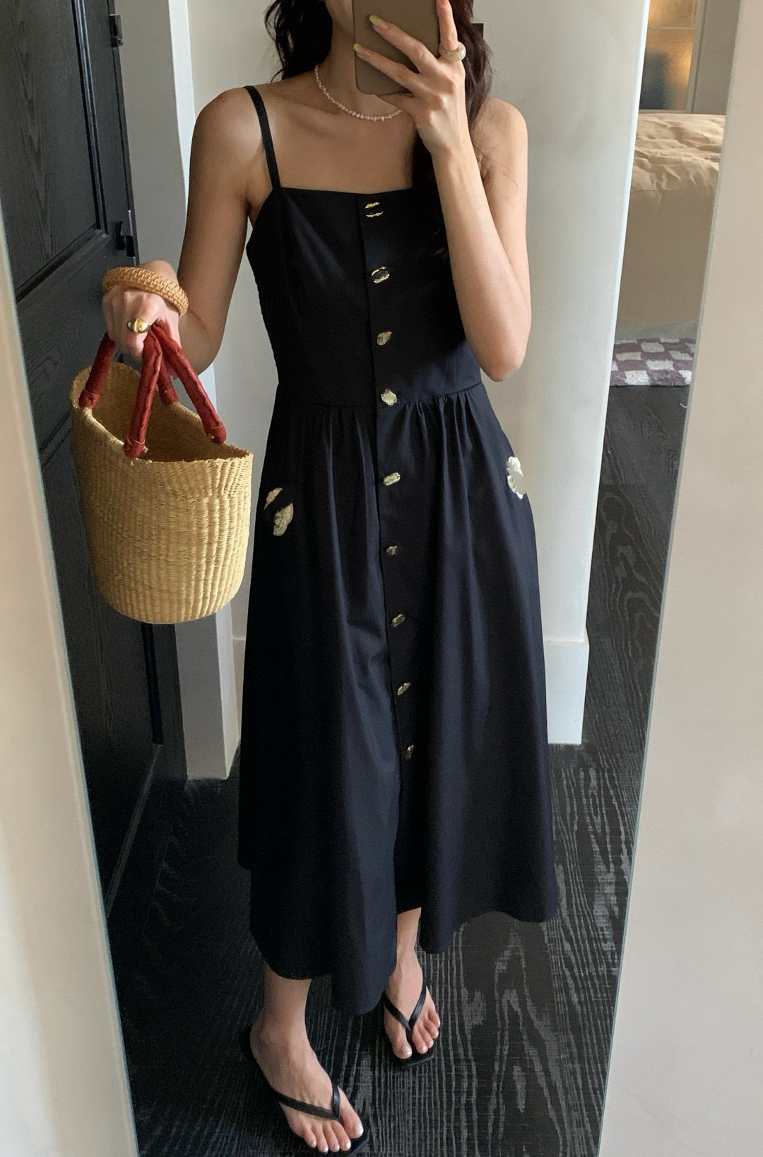 小香风黑色吊带连衣裙女25夏双香字母金扣小黑裙气质吊带连衣长裙