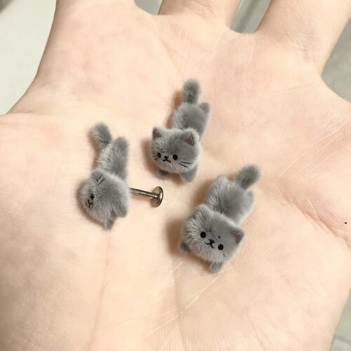 一口一个小猫咪 毛茸茸可爱植绒蓝猫耳钉小巧卡通温柔小动物耳饰