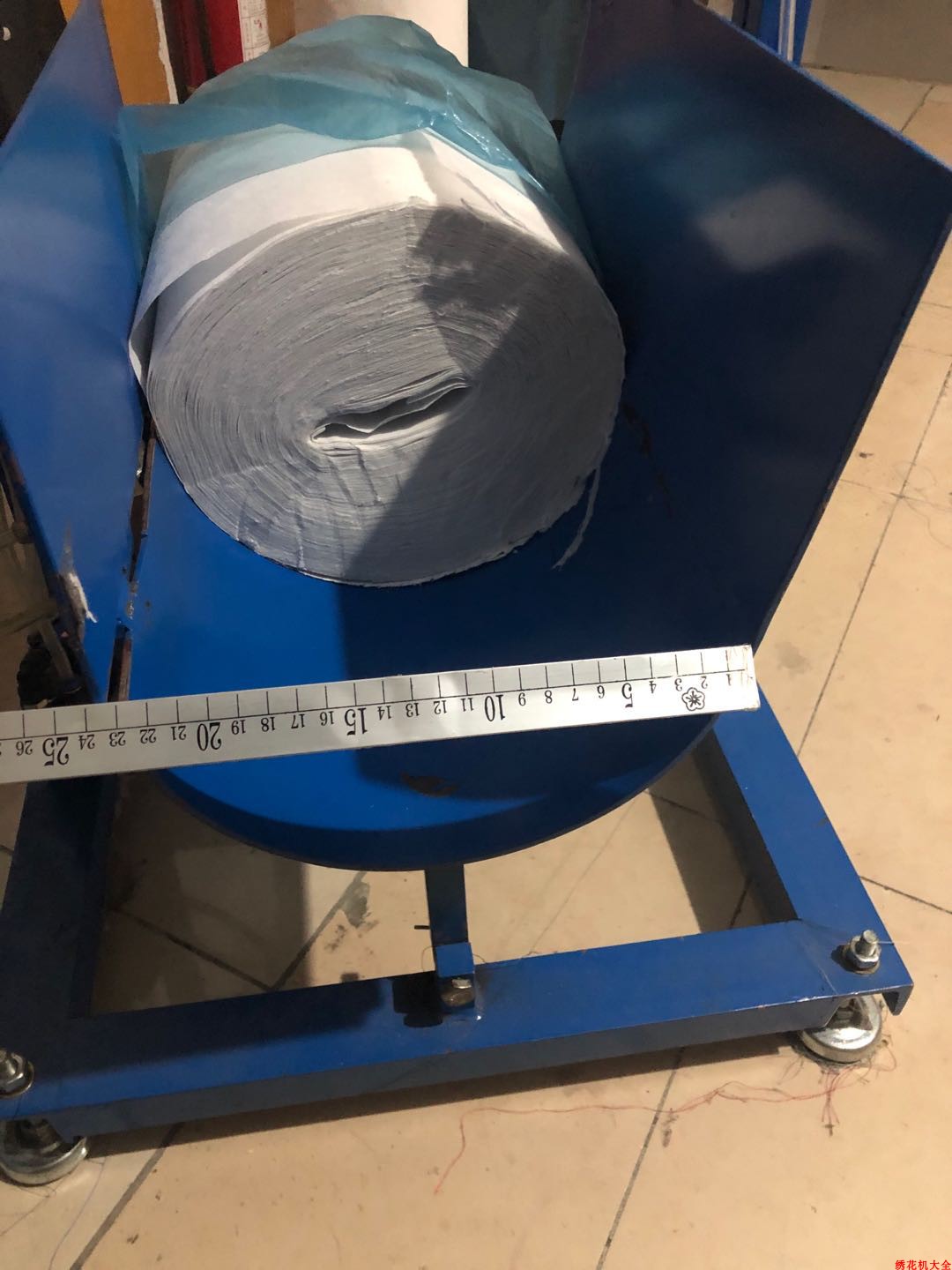绣花机服装厂衬纸热融纸布料柔性材料切纸割机服装面料工具