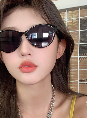 欧美风辣妹超轻猫眼太阳镜女遮阳防紫外线女复古出游拍照黑色墨镜