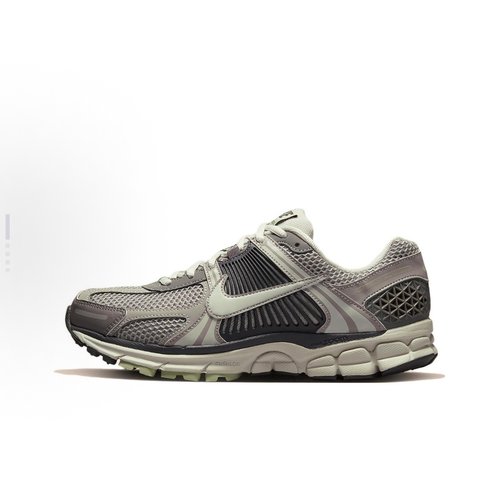 Nike Zoom Vomero 5 疾速泡棉低帮跑步鞋 女款 灰黑色FB8825-001