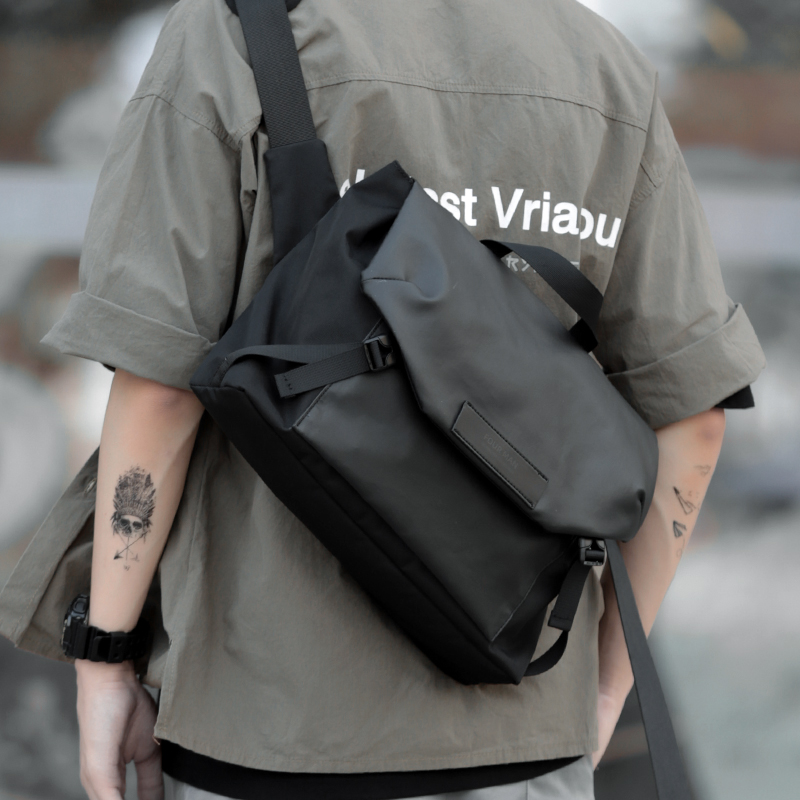 日系休闲多功能潮流斜挎包