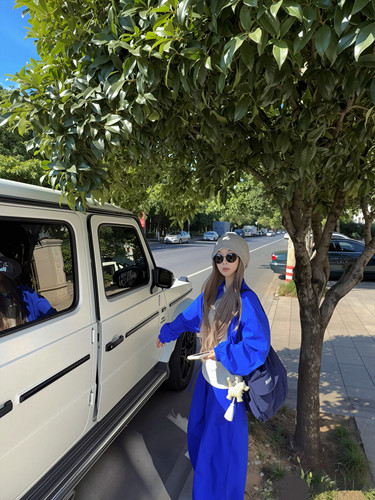 LISEYEN设计师 电光蓝显白休闲冲锋衣女早秋新款休闲宽松上衣外套