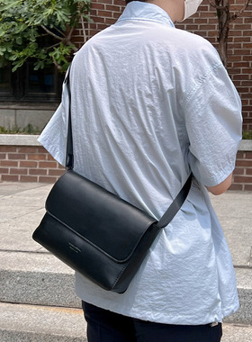 韩国theaction斜挎包男时尚大容量通勤单肩包黑色潮流质感邮差包