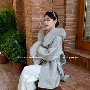 里拉歌剧院/狐狸毛连帽网红羊毛双面呢大衣女高级感皮草毛呢外套