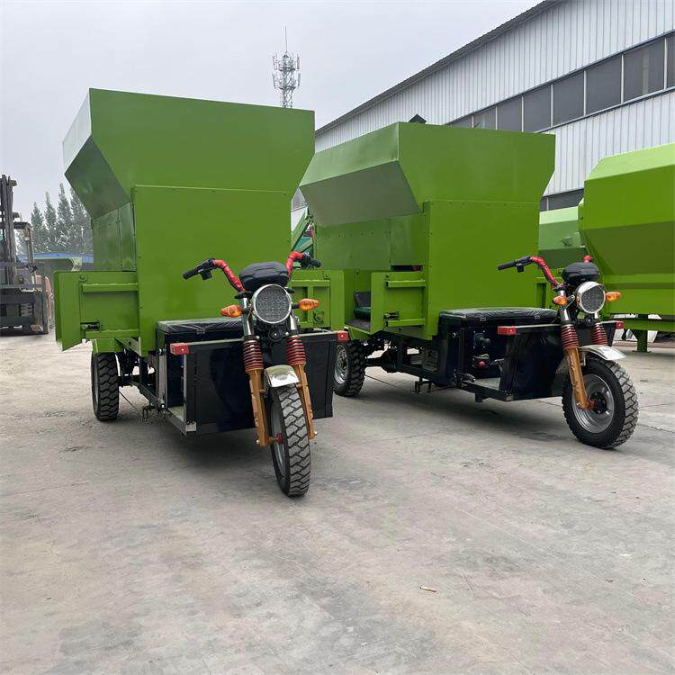 电动撒料车 3立方双侧饲料撒料机 羊场自动投喂上料机
