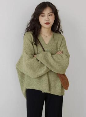 IT UNDER GARDEN 牛油果绿色毛衣女秋冬新款宽松慵懒风纯色V领针