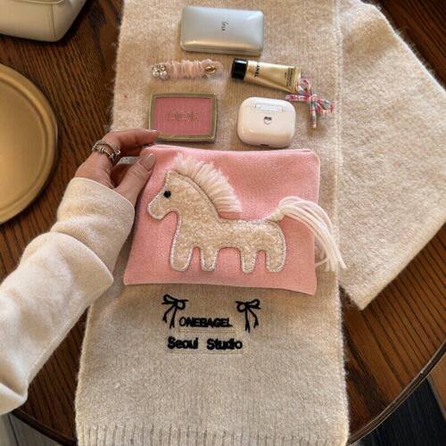 刺绣小马化妆包女外出便携旅行收纳包可爱卡通高颜值零钱包2026新