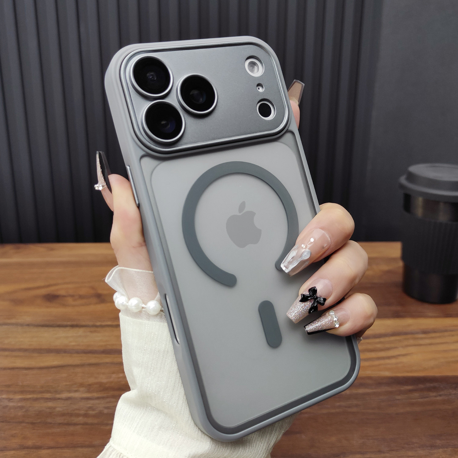 适用苹果17ProMax手机壳iPhone16自带镜头膜15Plus肤感磨砂14磁吸充电13简约12全包保护套11硅胶防摔B68