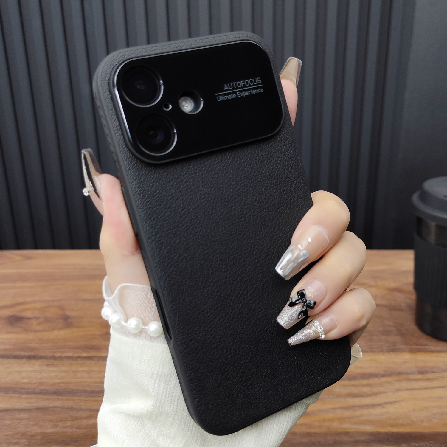 适用苹果17ProMax手机壳iPhone16皮纹防滑14全包大视窗15硅胶防摔新款网红保护套个性D68