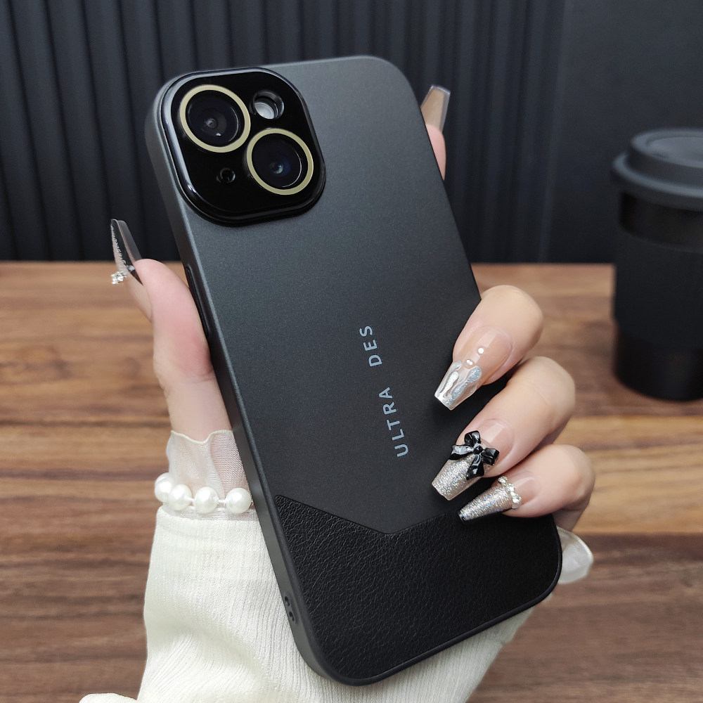 适用苹果16手机壳iPhone15ProMax自带一体玻璃镜头膜14皮革拼接13防摔全包12磨砂保护套时尚B04