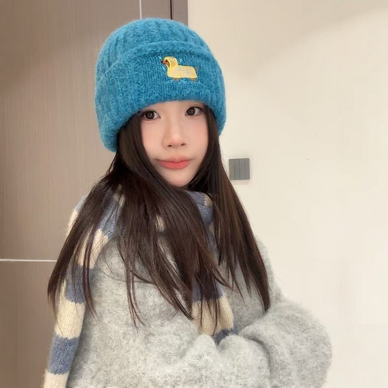 2025新款秋冬腊肠狗刺绣针织帽子女保暖护耳毛线帽百搭显脸小冷帽